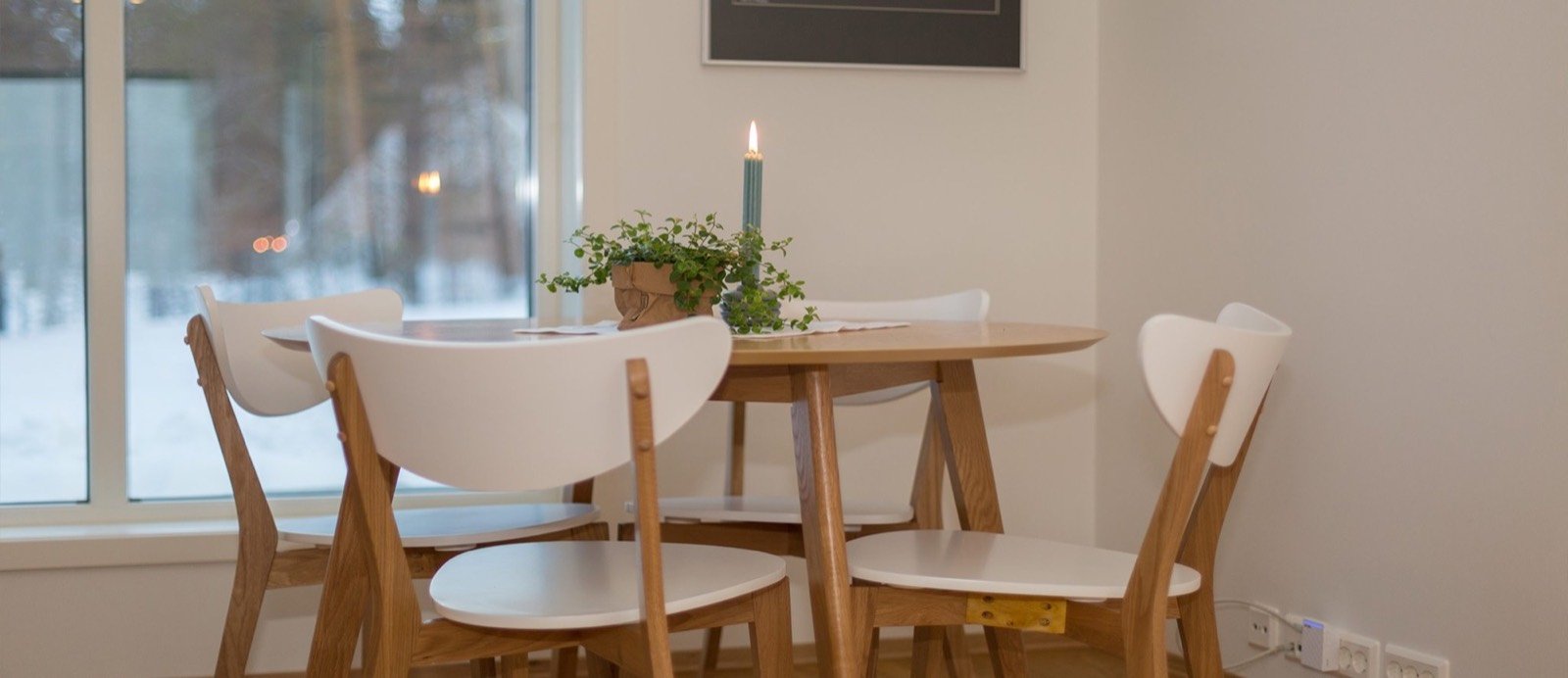 The dining table by the window
